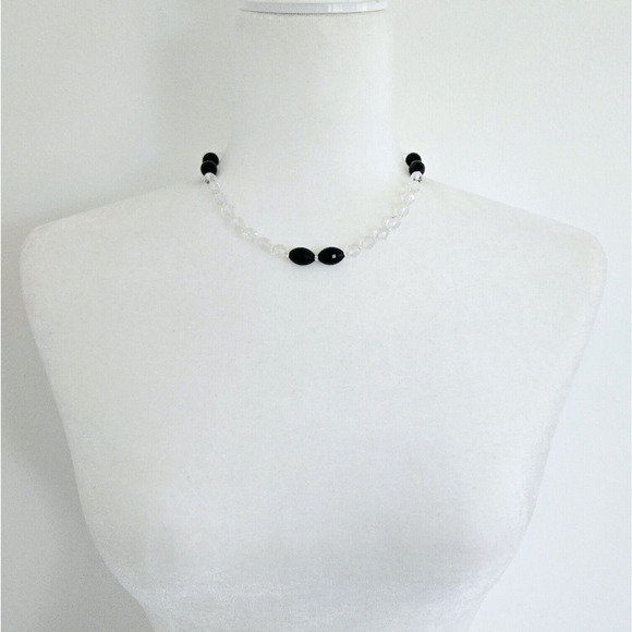 Vintage Choker Necklace Clear Faceted Lucite Beads Coquette Twee Retro Classic - Picture 4 of 9